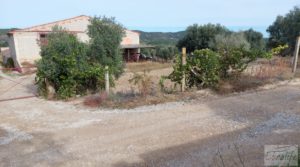 Nave agrícola en La Fresneda ideal para criar animales. a buen precio con suministro agua municipal