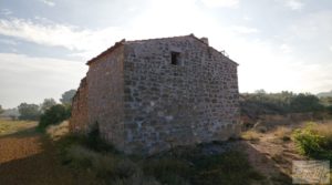 Vendemos Finca de almendros jóvenes en plena producción cerca de Caspe. con almacén por 90.000€