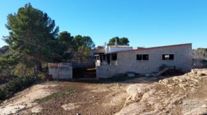 Finca en la huerta de Caspe con vivienda y almacén.