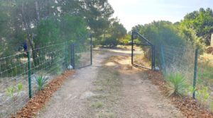 Finca en Arens de Lledó, con olivos y almendros. en oferta con piscina por 160.000€