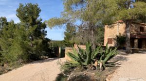 Gran propiedad en Torre del Compte, muy cerca del río Matarraña. en oferta por 450.000€