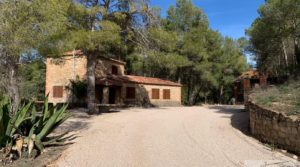 Gran propiedad en Torre del Compte, muy cerca del río Matarraña. a buen precio por 450.000€