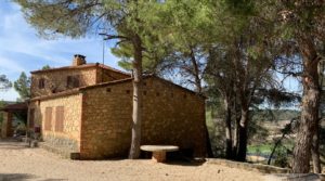 Gran propiedad en Torre del Compte, muy cerca del río Matarraña. para vender
