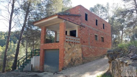 Gran propiedad en Torre del Compte, muy cerca del río Matarraña.